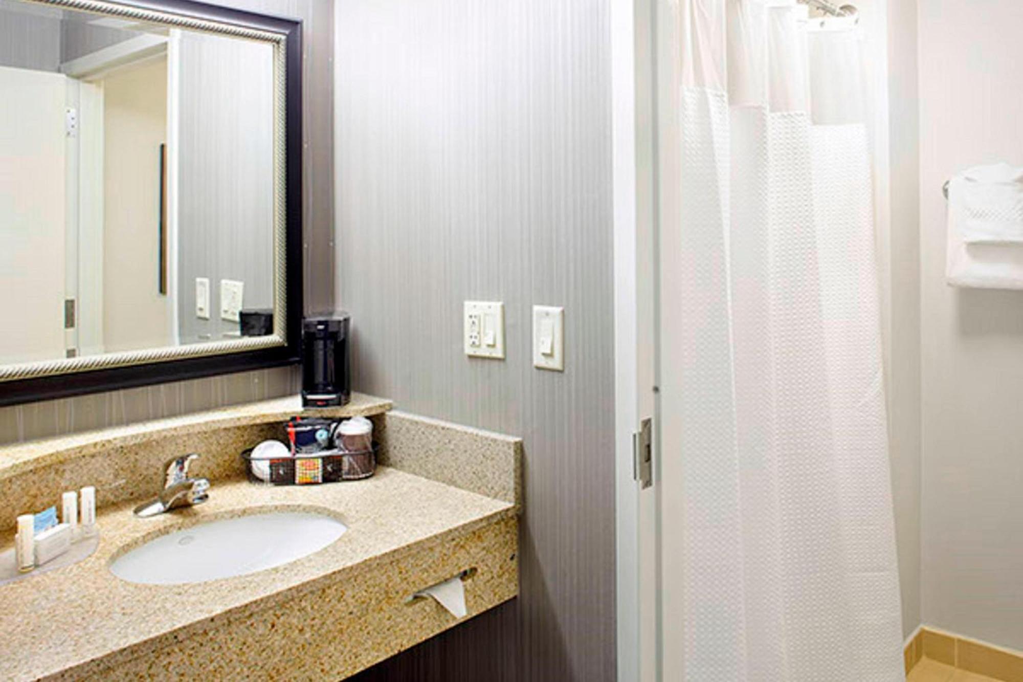 Courtyard By Marriott Akron Stow Exteriér fotografie